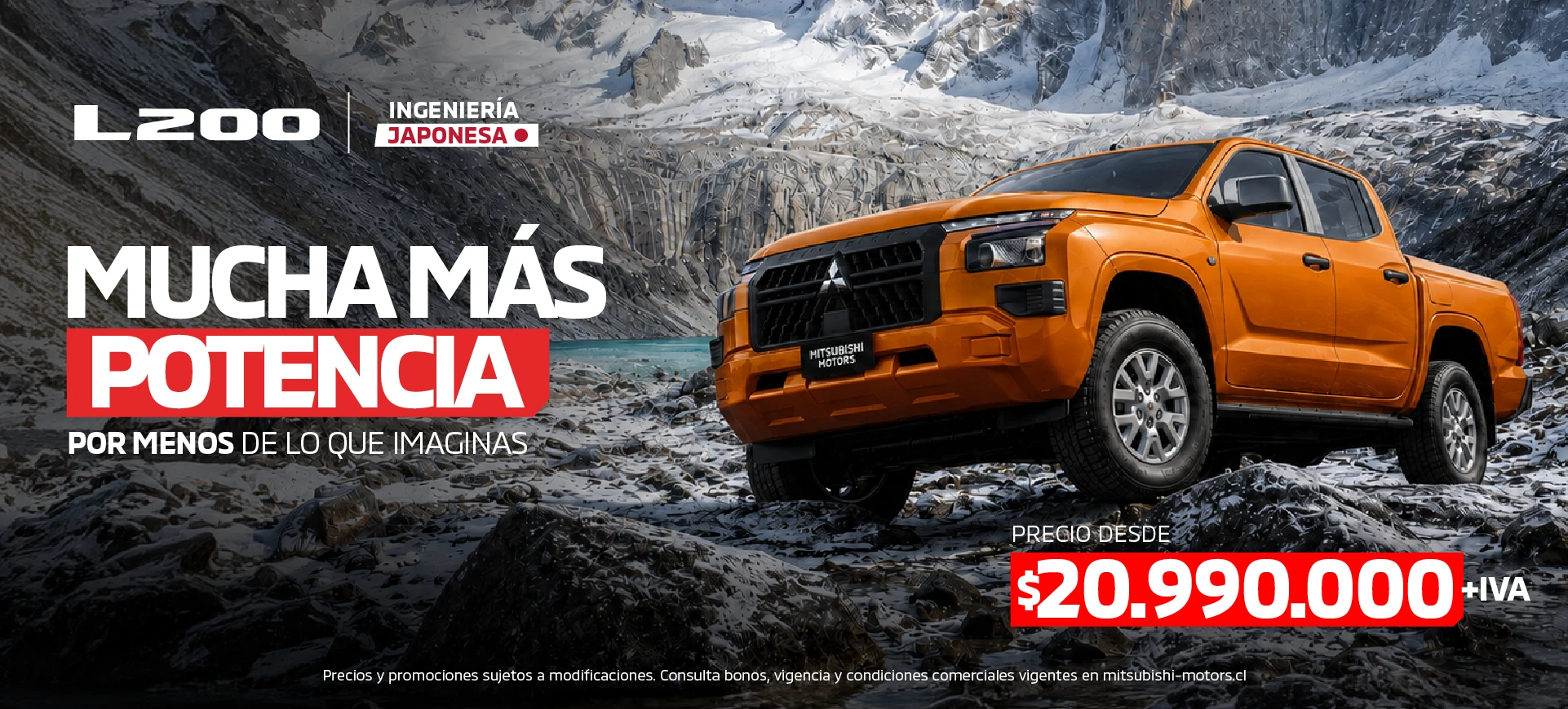 Camioneta naranja, en medio de cordillera nevada